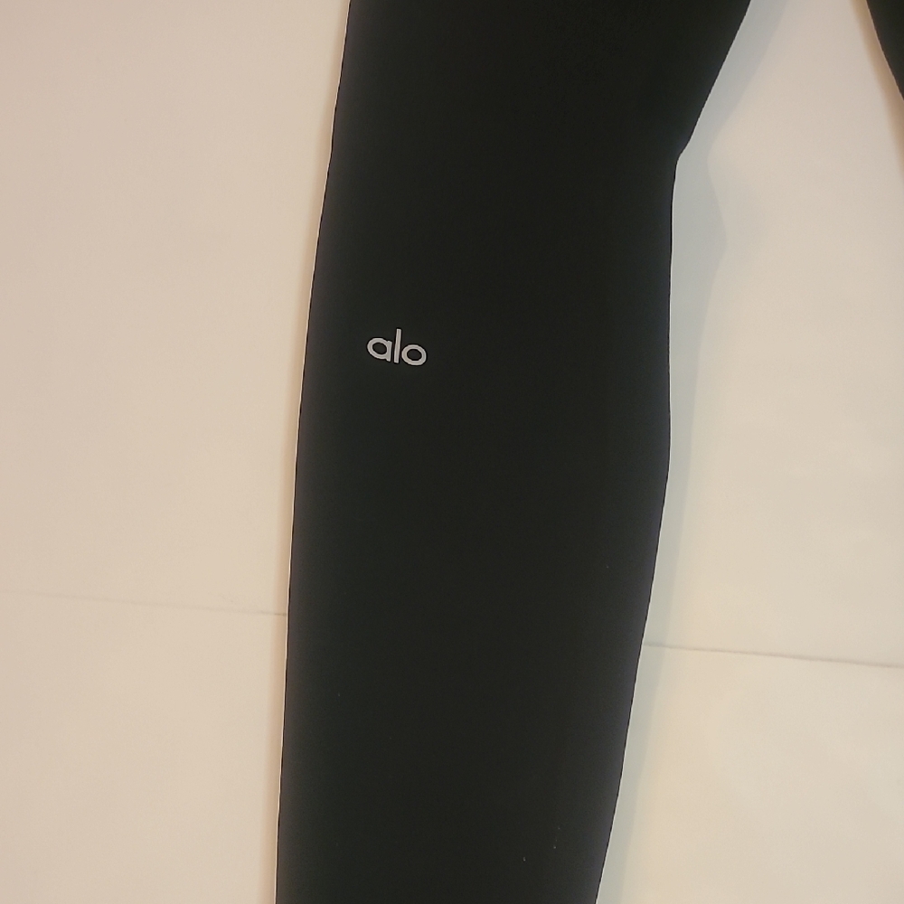 #316 ALO Yoga Distressed Black Leggings B1421 - Picture 6 of 7